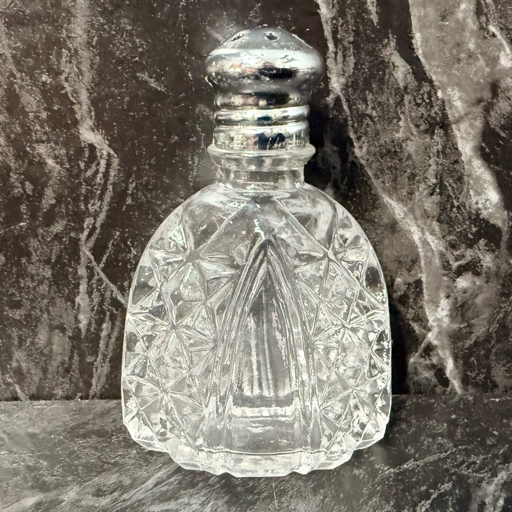 Small Salt & Pepper Shakers - Picture 14 of 16